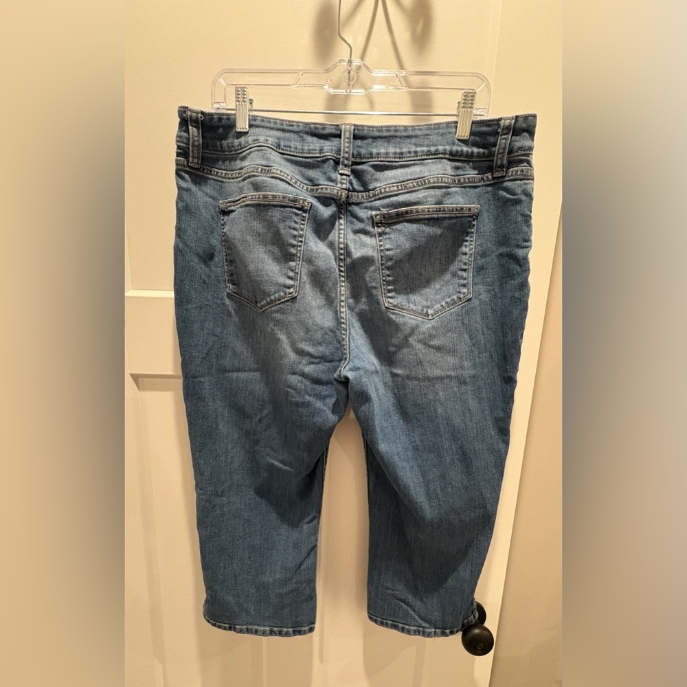 St. John's Bay Blue Cropped Women's Jeans - Picture 2 of 3